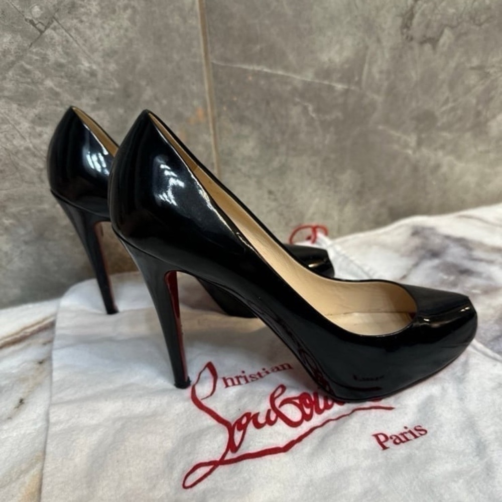 Christian Louboutin Very Privé Black Patent Leather Peep Toe Pumps - Picture 2 of 8